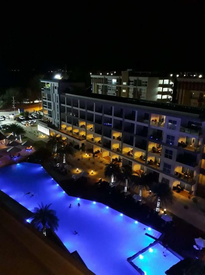 GrandBlue Condominium By Dirk Mae Phim Exterior foto