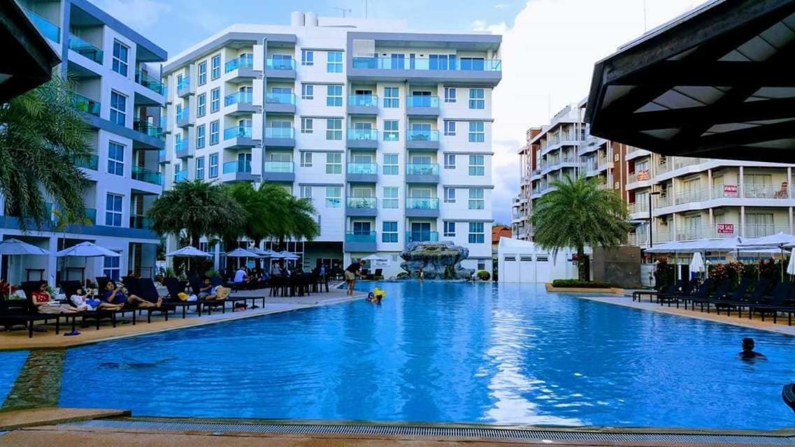 GrandBlue Condominium By Dirk Mae Phim Exterior foto